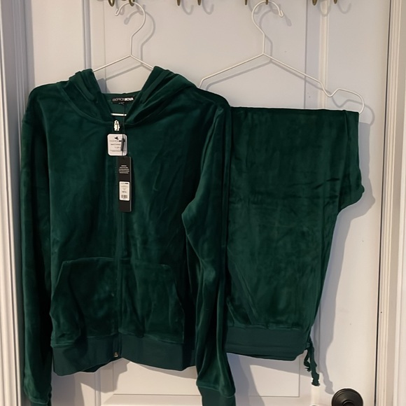 Brand new women set green so fabulous - Picture 3 of 7